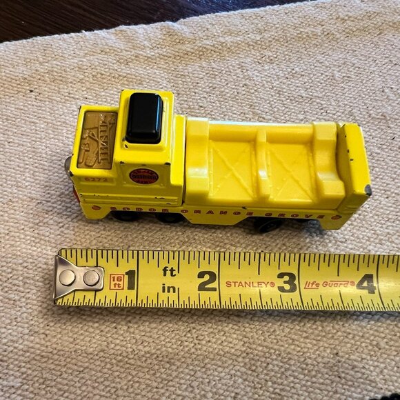 Thomas & Friends Take Along Railway Sodor Orange Grove Car - Picture 6 of 6